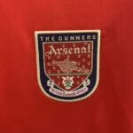 camiseta-arsenal-retro-2001-2002-escudo
