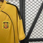camiseta-españa-segunda-equipacion-retro-2008-puño
