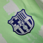 camiseta-fc-barcelona-tercera-equipacion-2024-2025-escudo