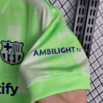 camiseta-fc-barcelona-tercera-equipacion-2024-2025-puño