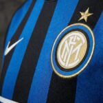 camiseta-inter-milan-primera-equipacion-retro-2019-2020-escudo