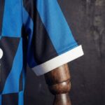 camiseta-inter-milan-primera-equipacion-retro-2019-2020-puño