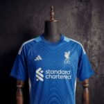 camiseta-liverpool-portero-azul-2025-2026-pecho