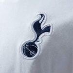 camiseta-tottenham-primera-equipacion-retro-2018-2019-escudo