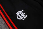 chandal-flamengo-rojo-2025-2026-escudo-pantalon