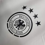 cortaviento-con-capucha-alemania-2025-2026-escudo