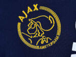 camiseta-ajax-segunda-equipacion-retro-version-jugador-2000-2001-escudo