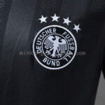 camiseta-alemania-edicion-especial-2025-2027-escudo