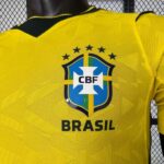 camiseta-brasil-copa-do-mundo-primera-equipacion-mundial-2026-escudo