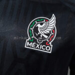 camiseta-mexico-tercera-equipacion-version-jugador-mundial-2026-escudo