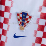 body-de-bebe-croacia-primera-equipacion-2026-2027-escudo