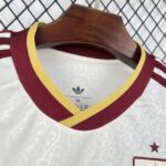 camiseta-españa-segunda-equipacion-edicion-bellafuente-mundial-2026-cuello-2