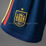 pantalon-corto-españa-primera-equipacion-mundial-2026-escudo