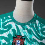 camiseta-portugal-calentamiento-verde-2026-cuello