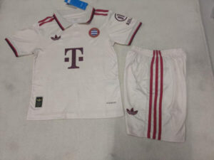 conjunto-niño-bayern-munich-tercera-equipacion-2024-2025
