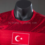 camiseta-turkia-primera-equipacion-version-jugador-mundial-2026-cuello