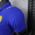 camiseta-chelsea-primera-equipacion-version-jugador-2026-2027-puño