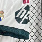 camiseta-real-madrid-primera-equipacion-2026-2027-puño-2