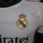 camiseta-real-madrid-primera-equipacion-version-jugador-2026-2027-escudo