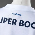 conjunto-niño-fc-porto-primera-equipacion-2026-2027-cuello-trasero