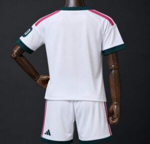 conjunto-niño-real-madrid-primera-equipacion-2026-2027-parte-trasera