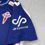 camiseta-celta-de-vigo-segunda-equipacion-2026-2027-puño