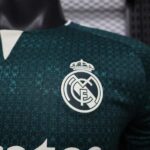 camiseta-real-madrid-segunda-equipacion-version-jugador-2026-2027-escudo