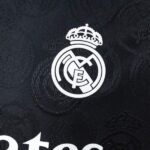 camiseta-real-madrid-version-jugador-edicion-especial-2026-2027-escudo