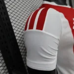 camiseta-ajax-primera-equipacion-version-jugador-2026-2027-puño