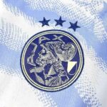 camiseta-ajax-tercera-equipacion-2026-2027-escudo
