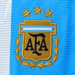 camiseta-argentina-despedida-de-messi-2026-2027-escudo