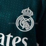 conjunto-niño-real-madrid-segunda-equipacion-2026-2027-escudo