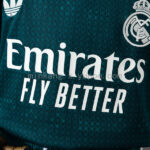 conjunto-niño-real-madrid-segunda-equipacion-2026-2027-pecho