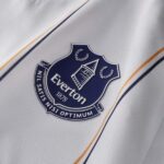 camiseta-everton-segunda-equipacion-2026-2027-escudo