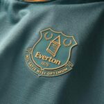 camiseta-everton-tercera-equipacion-2026-2027-escudo